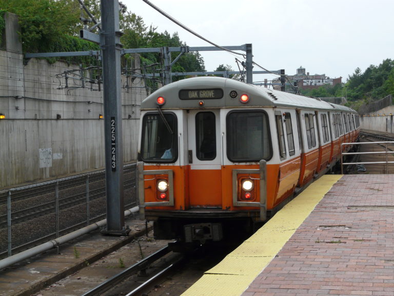 Roxbury_Crossing_platform