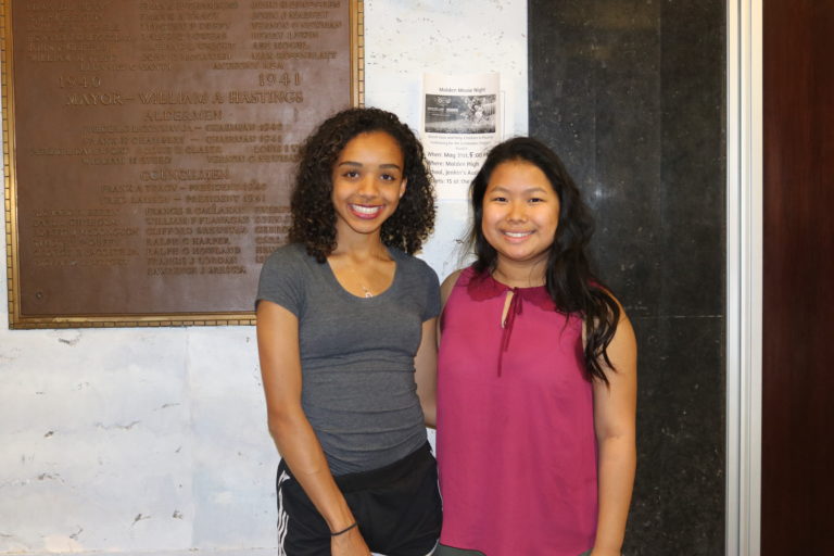 From left to right, seniors Jasmine Gray and Alicia Tan. Photo taken by Jett-le Tran Le.